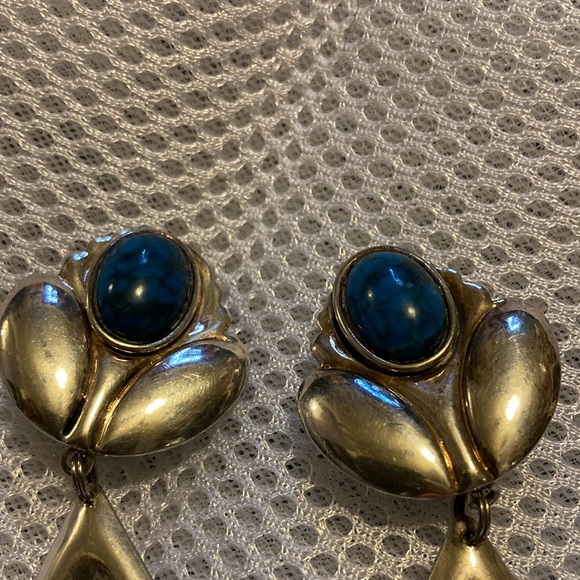 Vintage western style clip on earrings easily converted to pierced if you wish - Picture 2 of 9